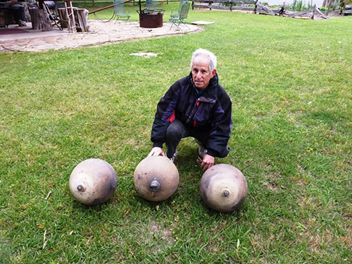 Một người dân tên Paul Maley tìm thấy đến 3 Space Balls tại Mỹ trong tháng 6 năm nay.