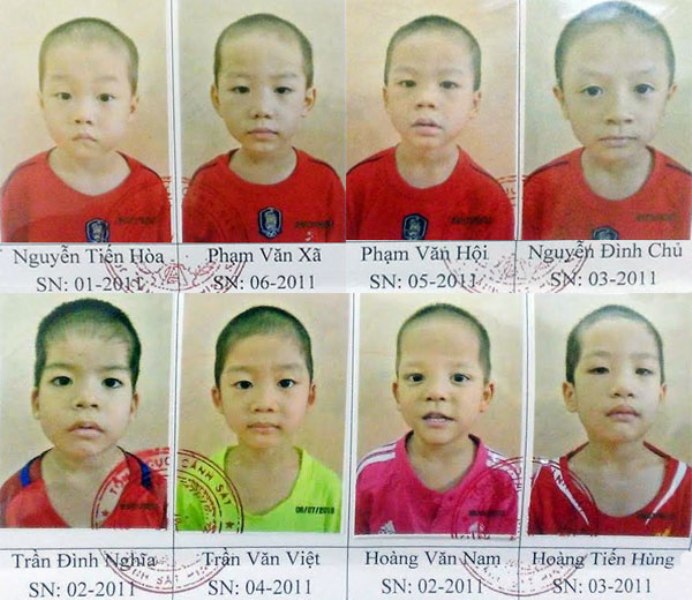 
Hồ sơ 8 đứa trẻ bị bán sang Trung Quốc năm 2011. Ảnh: Đ. Tuỳ
