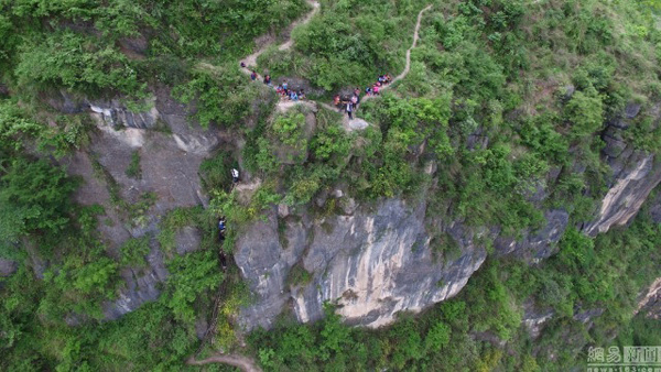 
Dân làng Atuler hy vọng trong tương lai, ngôi làng sẽ trở thành một điểm du lịch hấp dẫn cho những người thích khám phá, mạo hiểm.
