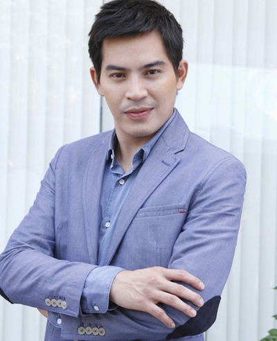 
Bệnh sốt xuất huyết cướp đi mạng sống của Por Tridsadee Sahawong, diễn viên người Thái Lan. Anh qua đời khi 38 tuổi.
