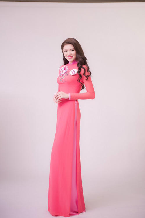 
Nguyễn Cát Nhiên nổi bật với chiều cao 1m75. Cô gái sinh năm 1995 từng du học ở Anh quốc và là một trong những nhan sắc được yêu thích tại Miss du học sinh Việt 2015.
