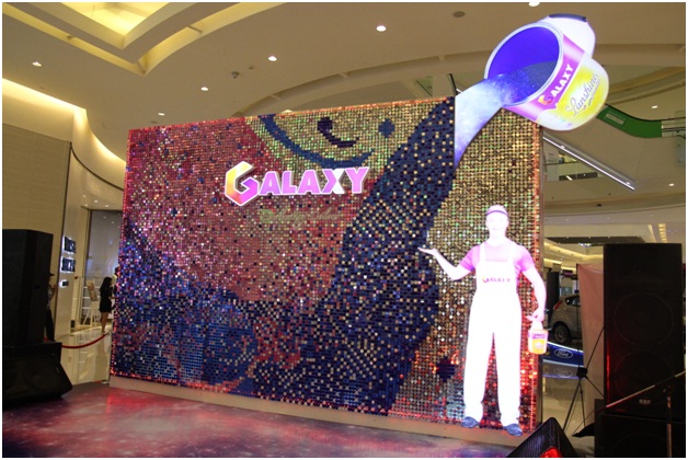 
Bức tường Galaxy là nơi bạn có thể chụp hình và in hình tại chỗ
