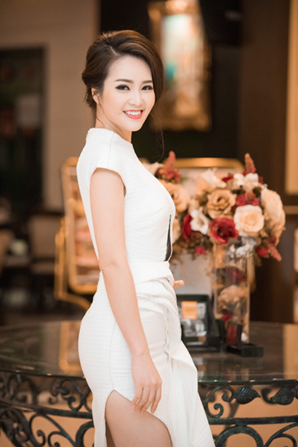 MC xinh đẹp trong đêm chung kết Hoa hậu Việt Nam 2016 là ai? - Ảnh 5.