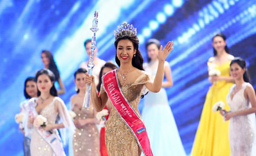 
Và cô xứng đáng giành vương miện Hoa hậu Việt Nam 2016.
