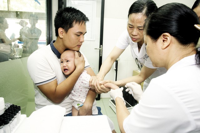 
Tiêm vaccine cho trẻ. Ảnh: Chí Cường
