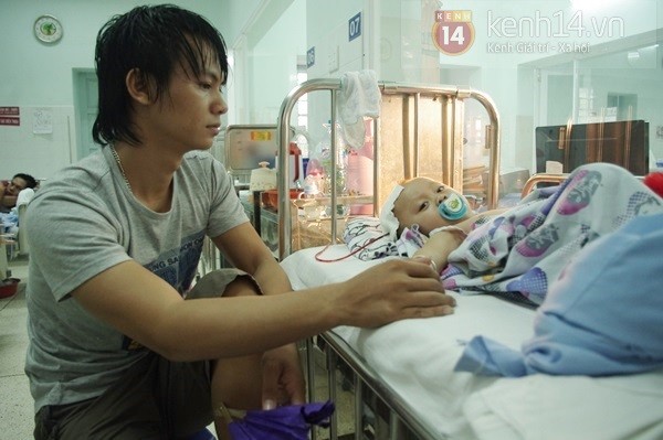 Hình ảnh bé Lưu Ngọc Nhi nằm điều trị tại Bệnh viện Nhi Đồng 2, TP HCM