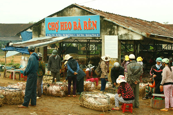 
Một góc chợ Bà Rén
