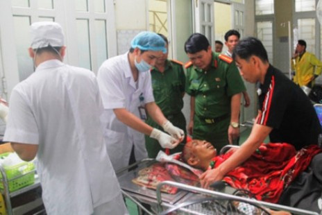 Đối tượng Hồng đang cấp cứu tại bệnh viện dưới sự giám sát chặt chẽ của công an