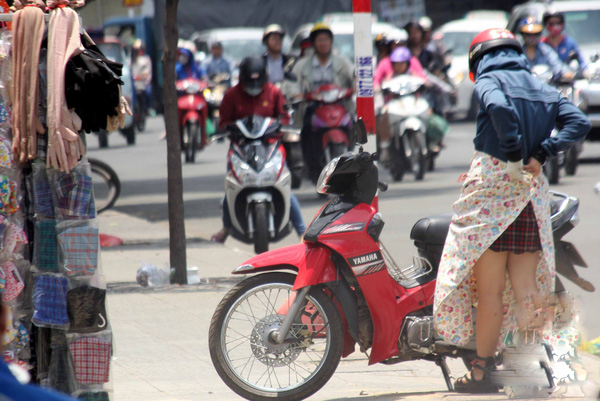 
Tính ra, để có đầy đủ bộ phụ kiện chống nắng, chống tia cực tím thì các chị em phải chi ra tiền triệu.
