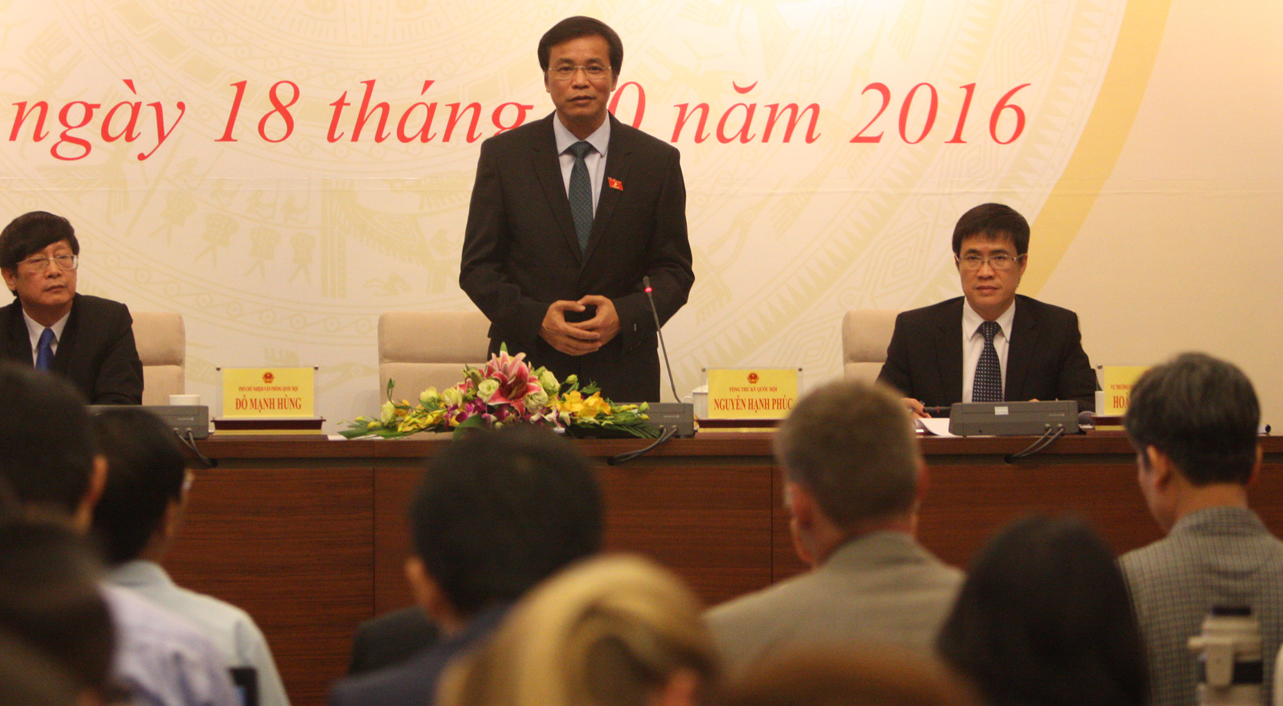 Ông Nguyễn Hạnh Phúc trả lời trong cuộc họp báo ngày 18/10. Ảnh: TG