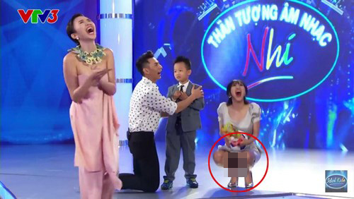 Hình ảnh vô duyên của giám khảo Văn Mai Hương trong chương trình “Vietnam Idol nhí”.