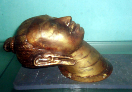 Tượng cổ bằng vàng được người dân ở Quảng Nam đào được, nhưng không báo cho chính quyền mà đem bán “sang tay”. Ảnh: TL