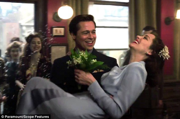 
Allied chính là bộ phim gây lên sóng gió của cặp đôi Brad Pitt Ange. Và bông hồng Pháp Cotillard bị nghi là kẻ thứ ba xen vào cuộc tình đẹp như cổ tích này.
