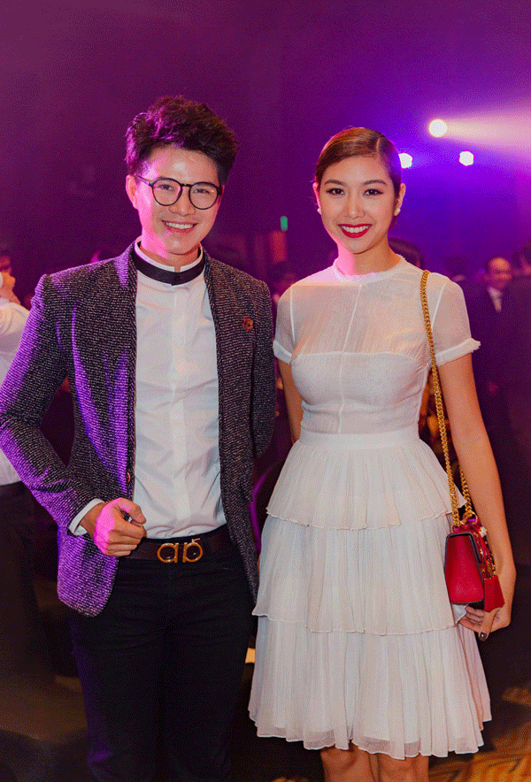 
Vũ Mạnh Cường chụp chung với Á hậu 3 Hoa hậu Quốc tế 2015, Thúy Vân.
