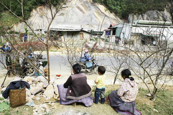 
Đây là một cơ hội làm ăn của những hộ dân sinh sống ven quốc lộ 6.
