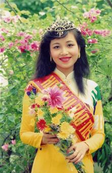 
Hoa hậu Diệu Hoa năm 1990
