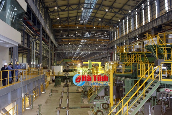 
Sản phẩm thép cuộn cán nóng (sản phẩm quan trọng nhất của ngành thép) lần đầu tiên được sản xuất ở Việt Nam. ngày 25/12/2015, Công ty TNHH Gang thép Hưng nghiệp Formosa Hà Tĩnh (FHS) đã ra lò sản phẩm thép cuộn cán nóng - sản phẩm đầu tiên được sản xuất ở Việt Nam.
