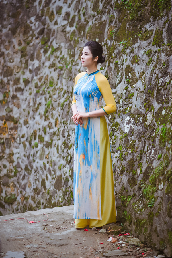 
Hoa hậu Ngọc Hân dù rất bận rộn với công việc kinh doanh vào cuối năm nhưng vẫn nhận lời tham gia ghi hình cho bộ sưu tập áo dài này.
