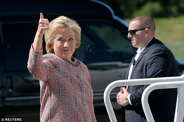 
Bà Hillary Clinton tươi tỉnh trở lại sau thời gian nghỉ ngơi.
