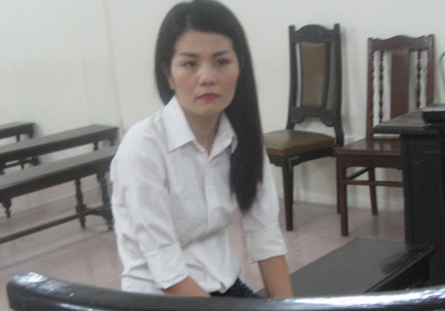 
Trần Thị Thu Hương tại tòa. Ảnh: VnExpress
