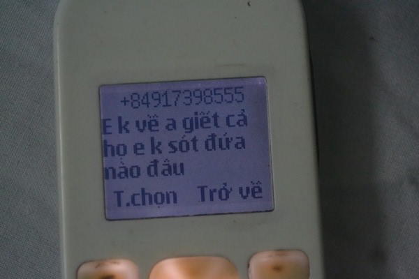 
Tin nhắn của thiếu uý công an Trần Minh Trung đe doạ gia đình nạn nhân Thảo. Ảnh: Đ.Tuỳ
