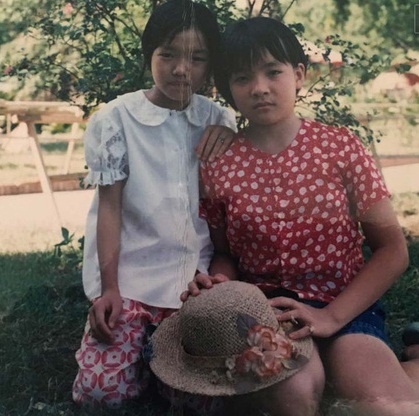 
Chị Lê Thanh Huyền và em gái hồi nhỏ. Ảnh nhân vật cung cấp

 
