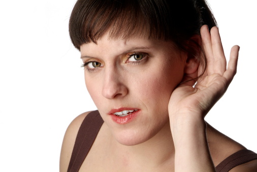 Phụ nữ sẵn sàng chia sẻ về tình trạng mất thính lực của mình với người khác