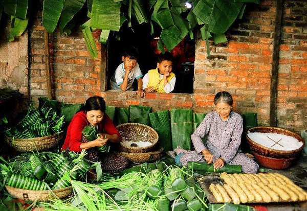 Không khí gói bánh Tét đón Tết ở miền Nam