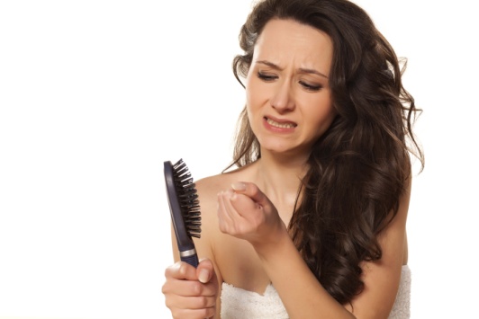 Tóc rụng quá nhiều cũng có thể là dấu hiệu tuyến giáp bị rối loạn