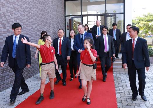 
Học sinh Tiểu học Vinschool tự tin nói tiếng Anh, chủ động hướng dẫn Thủ tướng New Zealand tới thăm trường
