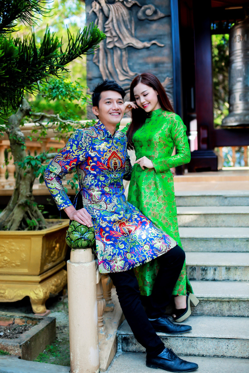 Quang Tuấn vừa kết hôn với ca sĩ Linh Phi vào ngày 18/5 tại TPHCM sau ba năm yêu nhau. Cả hai quen biết khi đóng chung phim Kén rể.