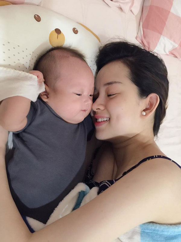 
Khánh Ly đang sống những ngày làm mẹ đơn thân hạnh phúc.
