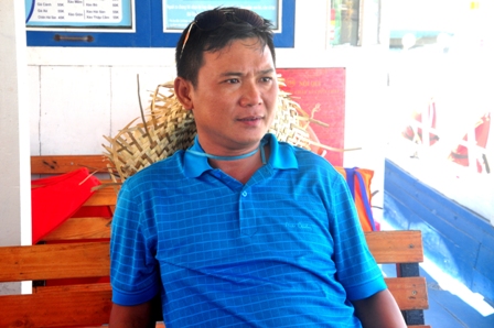 Anh Lê Văn Phú cùng em trai đã cứu được 20 người gặp nạn.