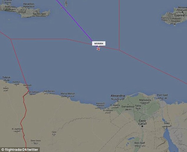 
Một bản đồ định vị gần hơn cho thấy nơi các chuyến bay bị mất liên lạc với các radar. Các bờ biển Ai Cập ở phía dưới và Ai Cập ở phía góc dưới bên phải.

