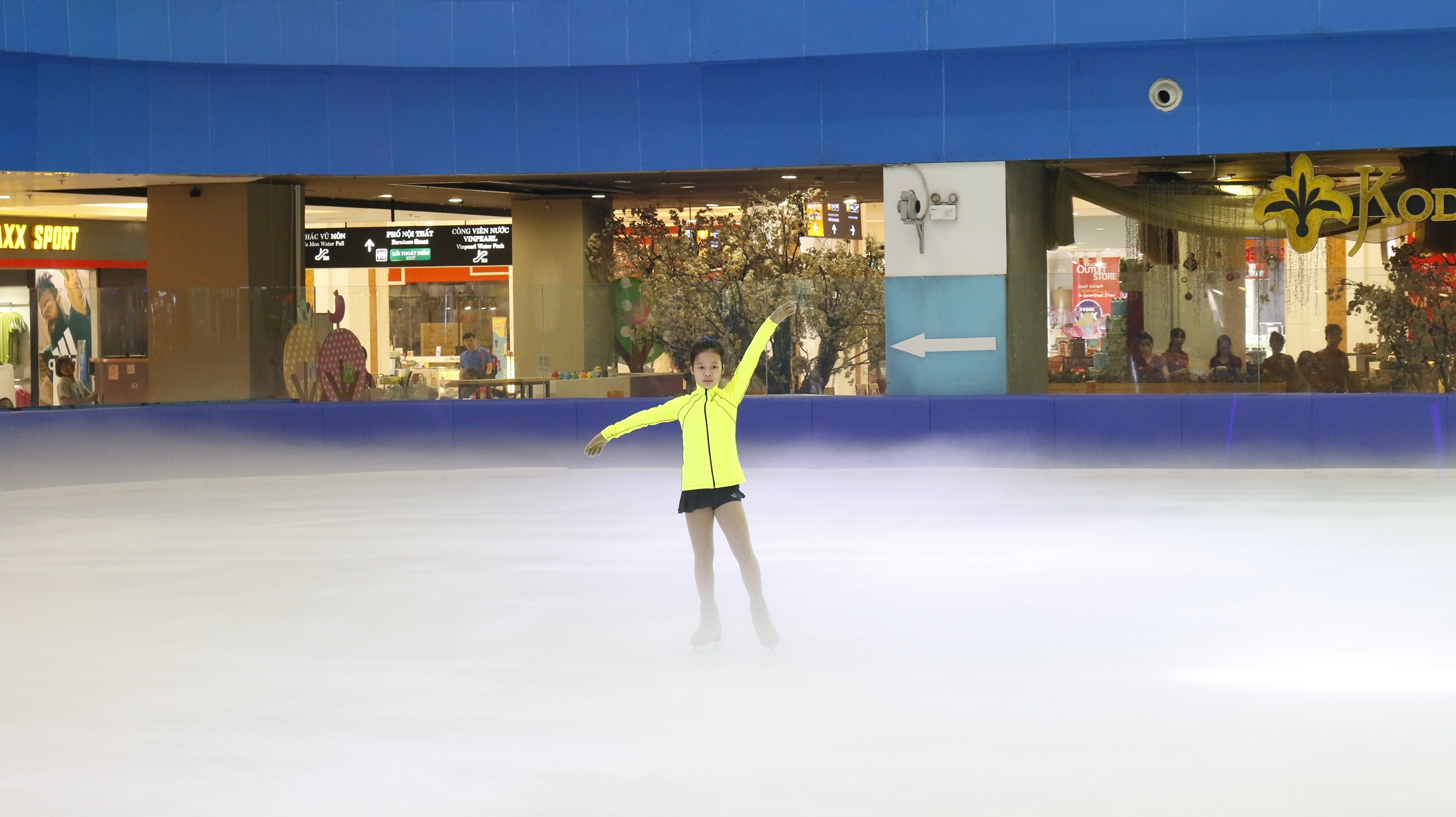 Điều khiến Khánh Linh yêu thích và gắn bó với trượt băng nghệ thuật là bởi môn thể thao này giúp em có ngoại hình đẹp, nâng cao khả năng dancesport, cảm thụ âm nhạc