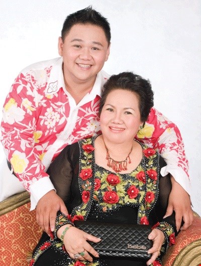 
Diễn viên Minh Béo và mẹ
