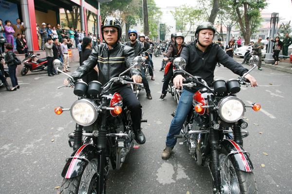 
Đội hình xe mô tô sẽ di chuyển hàng đôi trong suốt tuyến đường đưa tang.
