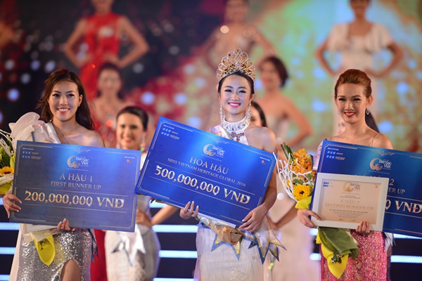 
Và đêm chung kết Hoa hậu Bản sắc Việt ngày 7/8, Thu Ngân đã giành vương miện.
