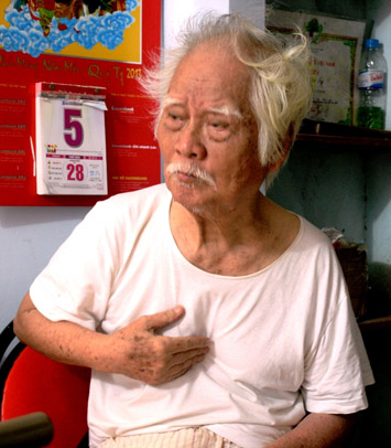 
Nhạc sĩ Nguyễn Văn T&yacute; sống trong nỗi c&ocirc; đơn.
