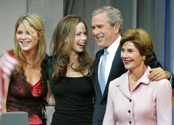 
Ngài Bush luôn xem trọng việc nuôi dạy con, ông quyết không đụng đến rượu để làm gương cho con gái.
