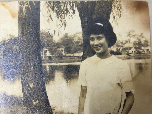 
Hình ảnh hiếm hoi của người vợ đã khuất được người thân gia đình nhạc sĩ Thanh Tùng chia sẻ.
