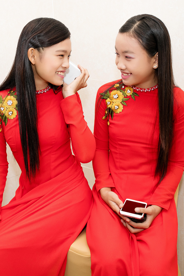 
Hai cô con gái nuôi của Phi Nhung cũng muốn theo nghiệp của mẹ.
