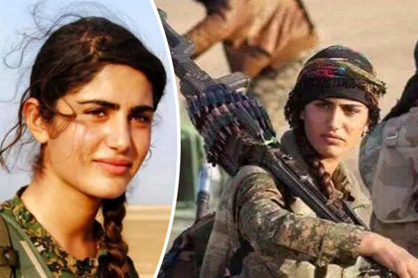 
Nữ chiến binh người Kurd có nhan sắc từa tựa với nữ diễn viên nổi tiếng Angelina Jolie.
