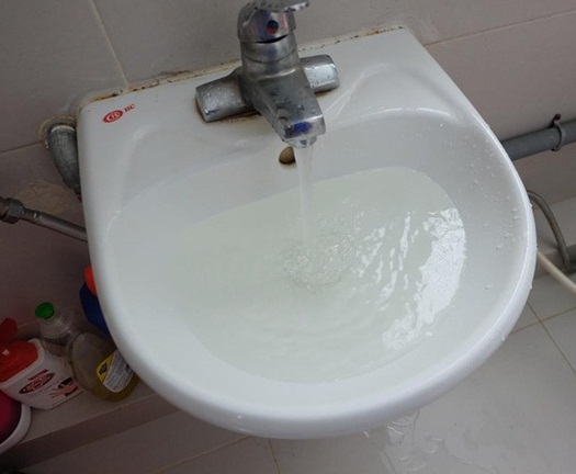 
Nước trong nhà vệ sinh đã rất sạch khi các đoàn tới kiểm tra.
