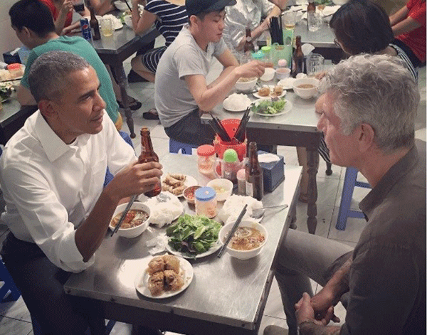 
Tổng thống Obama ăn bún chả tại quán Hương Liên
