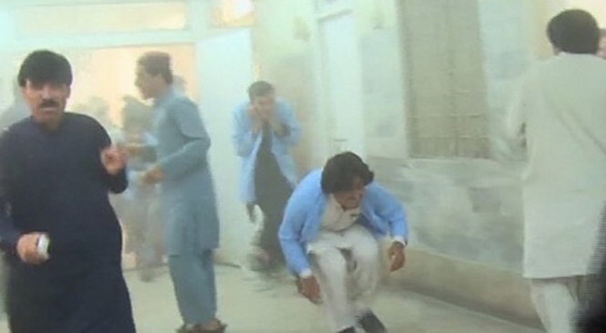 
Khung cảnh tại bệnh viện sau khi xảy ra nổ - Ảnh: dailypakistan
