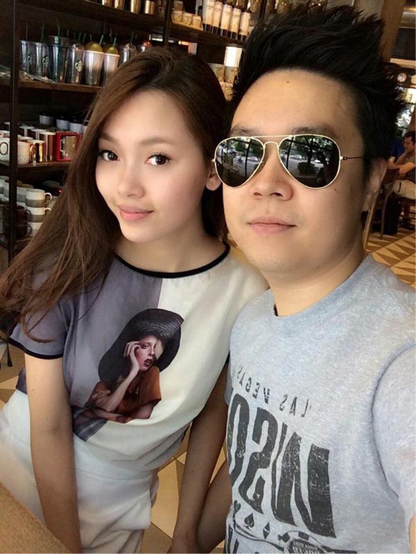 
Linh Nhi và Lê Hiếu chính thức công khai mối quan hệ tình cảm từ tháng 7 năm 2015. Thời điểm mới lộ diện, người đẹp sinh năm 1995 ăn mặc khá giản dị và hạn chế xuất hiện trước đám đông.
