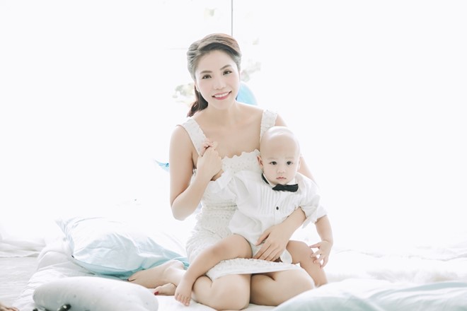 
Tháng 8/2015, ca sĩ Ngô Mai Trang sinh bé trai thứ hai. Kiwi từng mong có con gái để gia đình có nếp có tẻ. Tuy nhiên, vợ chồng cô vẫn rất hạnh phúc khi sinh thêm con trai.
