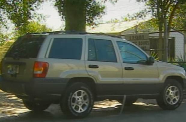 
Ng&agrave;y 26/11/2003, một người d&acirc;n ở th&agrave;nh phố Petersburg, bang Florida, Mỹ ph&aacute;t hiện một xe Jeep v&ocirc; chủ gần cửa h&agrave;ng của &ocirc;ng.

