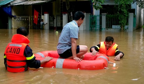 Ngập lụt ở một số tuyến đường TP Yên Bái. Ảnh: Báo Yên Bái